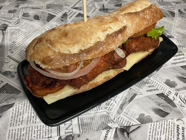 Bocadillo de pollo completo