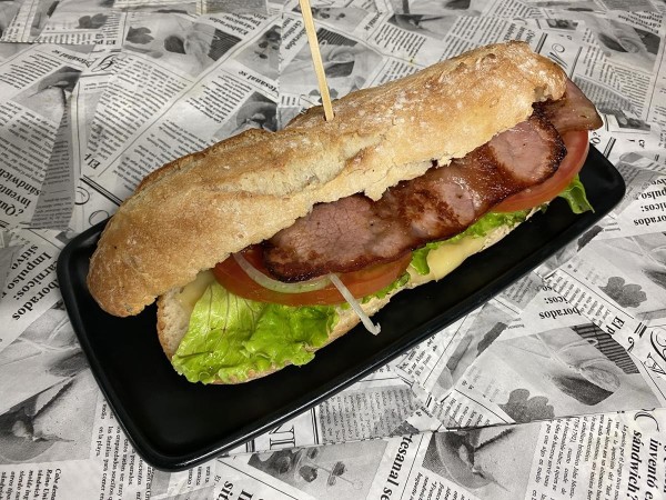 Bocadillo de bacon completo