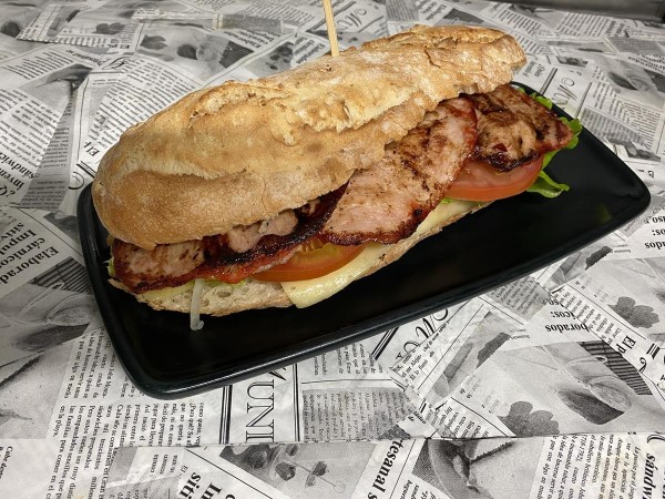 Bocadillo de lomo completo