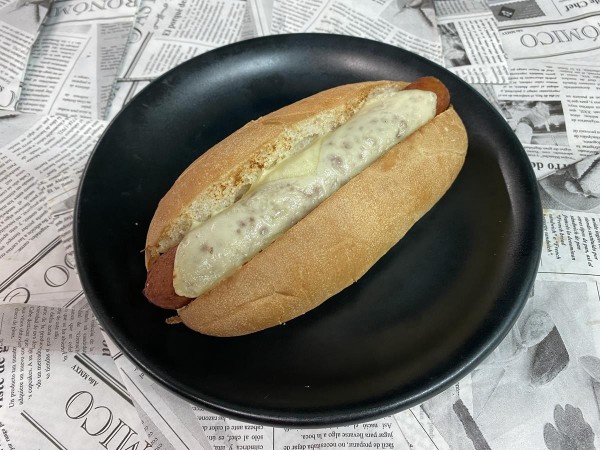 Pan, salchicha y queso