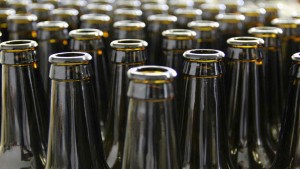 5-ideas-para-reciclar-las-botellas-de-cerveza-1920