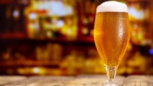 beber-cervez-de-forma-regular-y-moderada-para-prevenir-el-envejecimiento-1920